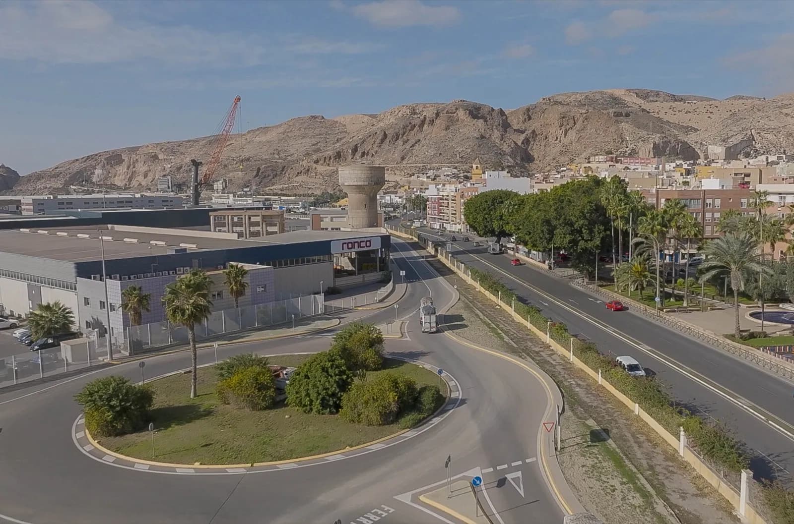 La Autoridad Portuaria de Almería ampliará el vial interno con un tercer carril para mejorar el tráfico durante la OPE