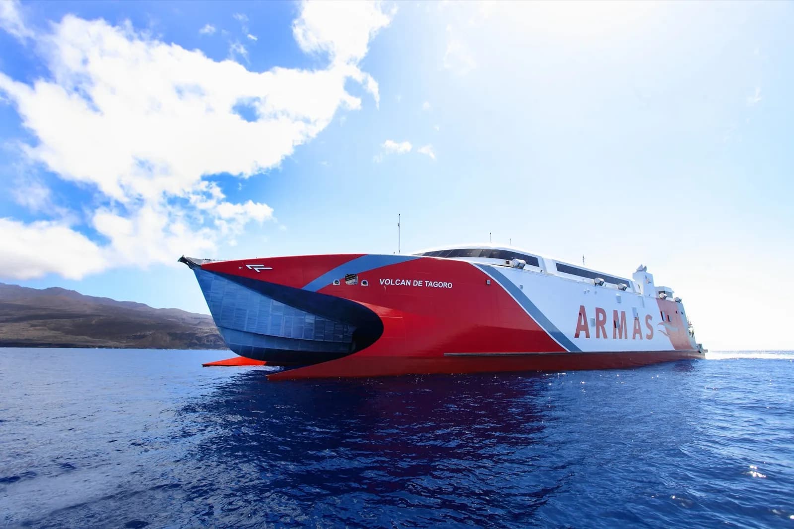 El Grupo Armas Trasmediterránea lanza la campaña de verano con refuerzos en las rutas Canarias