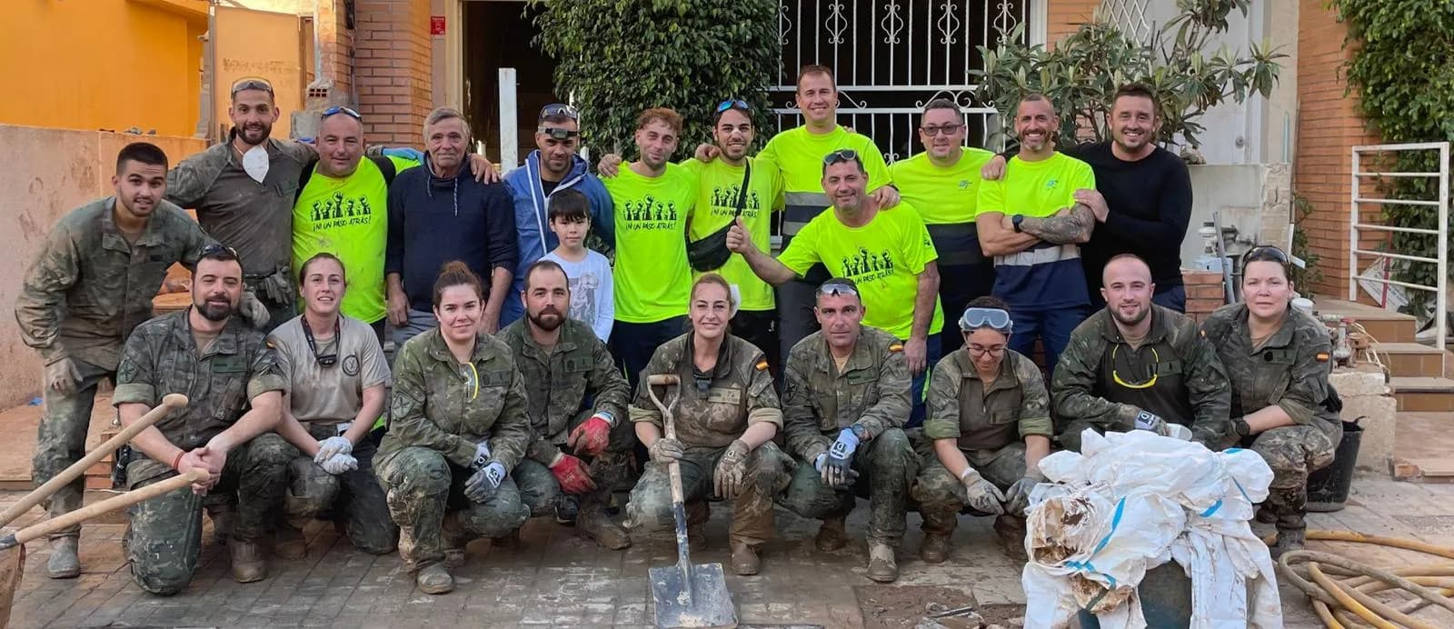 Estibadores de Tarragona se movilizan en apoyo a la Comunidad Valenciana tras la DANA