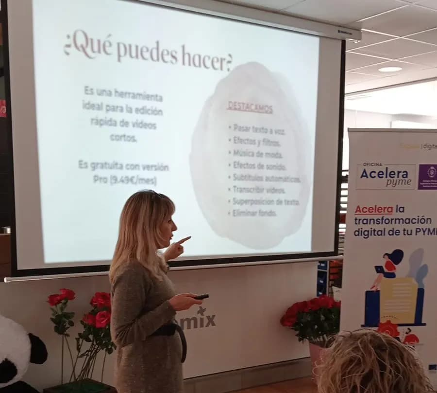 Emprendedores y profesionales descubren las potencialidades de Canva y CapCut en un evento organizado por Acelera Pyme