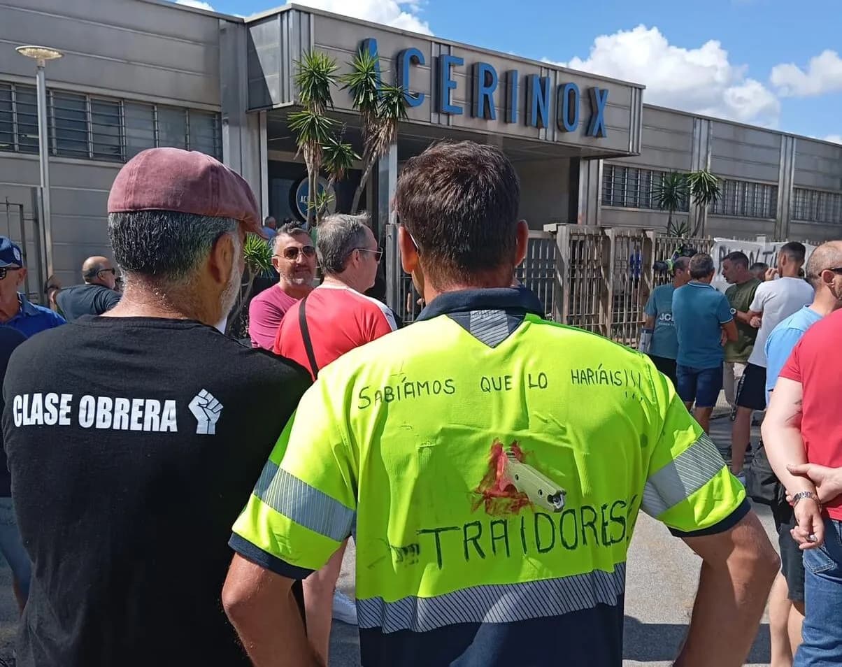 Delegados del sindicato ATA se concentran a las puertas de Acerinox