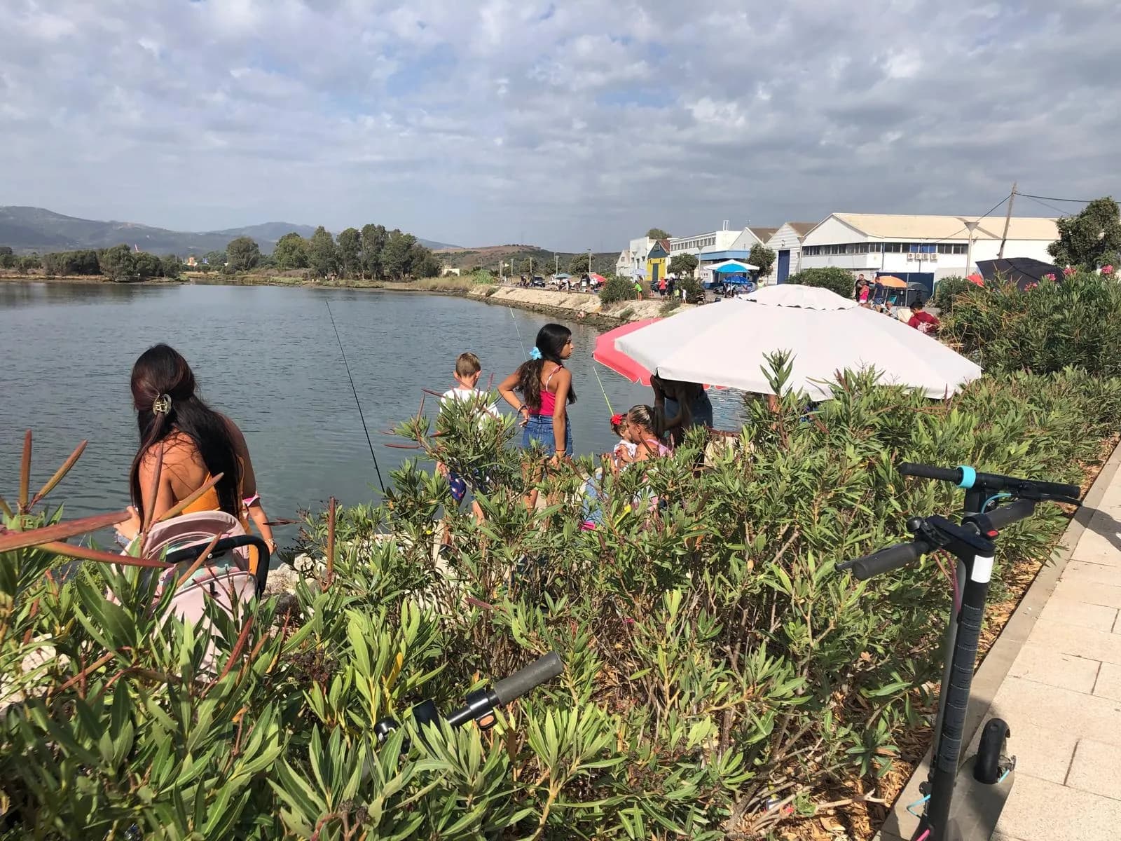 Un total de 58 jóvenes pescadores se han dado cita en las riberas del río Palmones