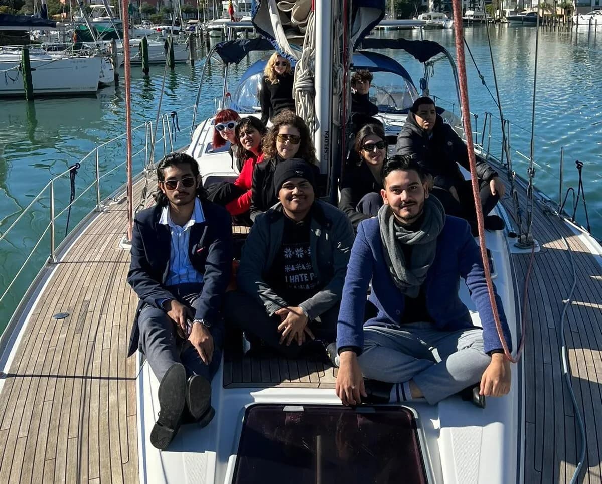 Scuba organiza una jornada de concienciación ambiental con alumnos de Schellhammer Business School, en Puerto Sotogrande