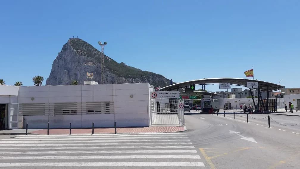 El CGAA muestra su preocupación sobre el posible cierre de la aduana de La Línea de la Concepción
