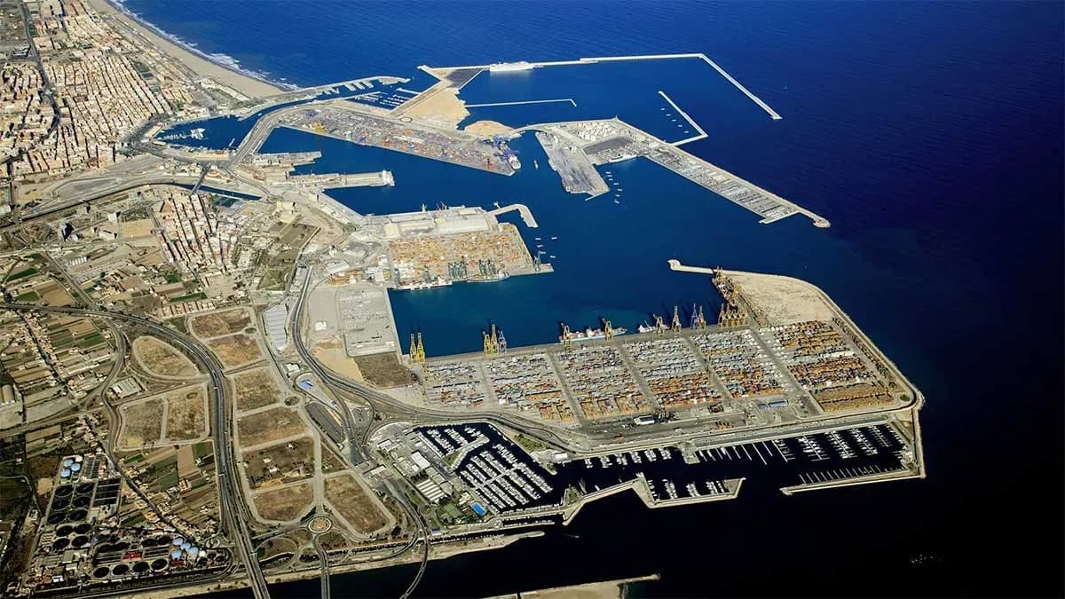 Valenciaport destinará más de 4,4 millones de euros a un nuevo centro de reparto eléctrico en el puerto de Valencia