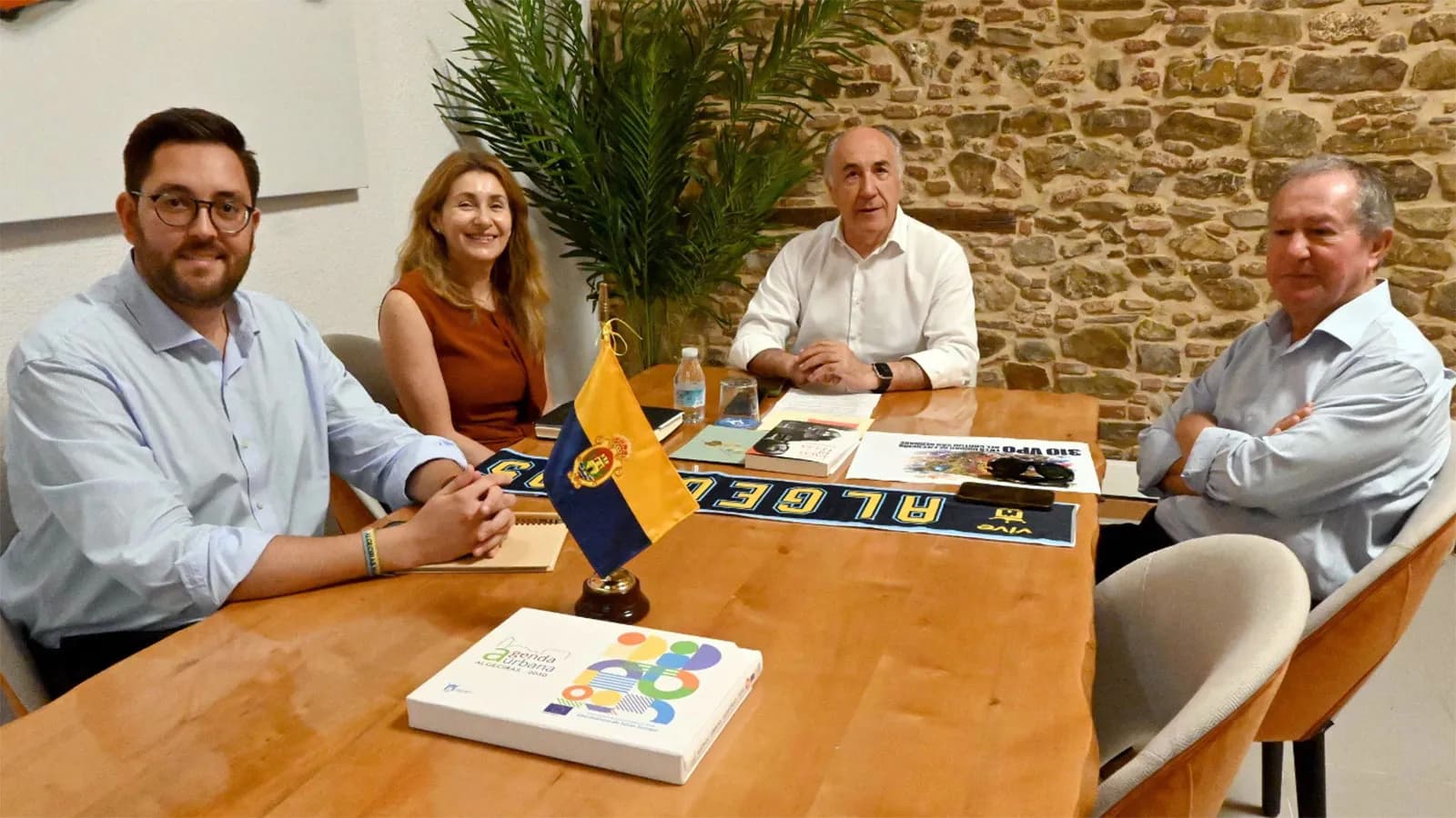 El Ayuntamiento de Algeciras apoya las demandas de la gran industria sobre conexiones viarias, ferrocarril y suministro eléctrico