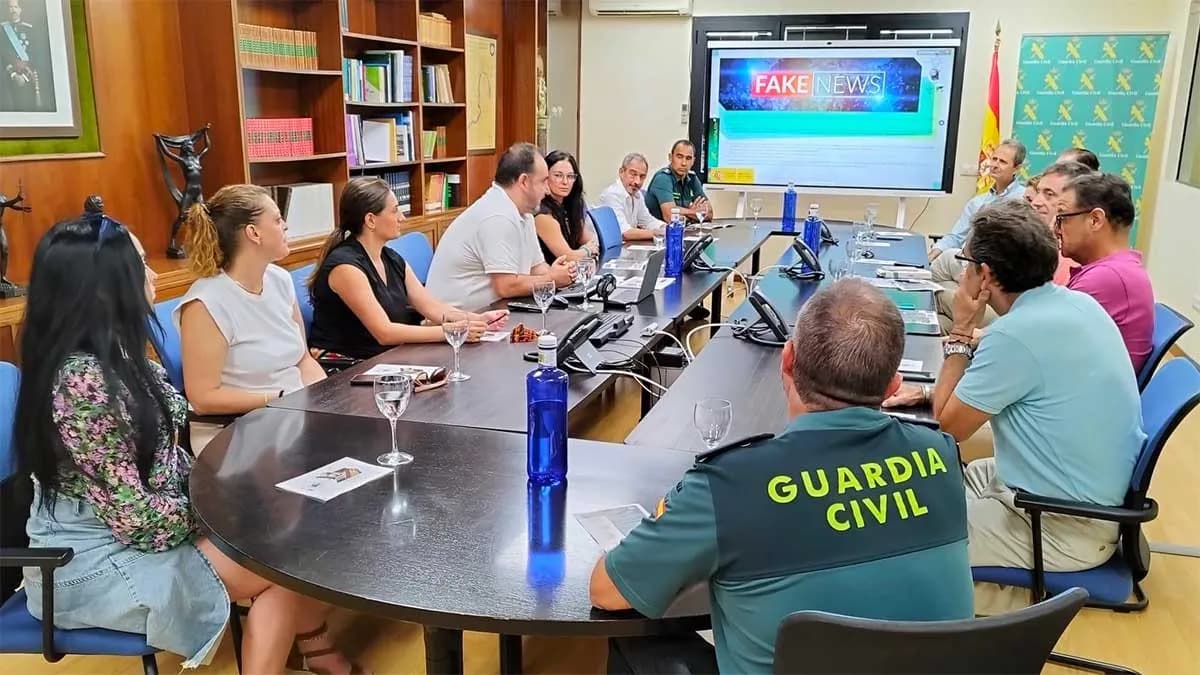 La Guardia Civil de Algeciras imparte una jornada de formación sobre ciberdelincuencia para la AGI
