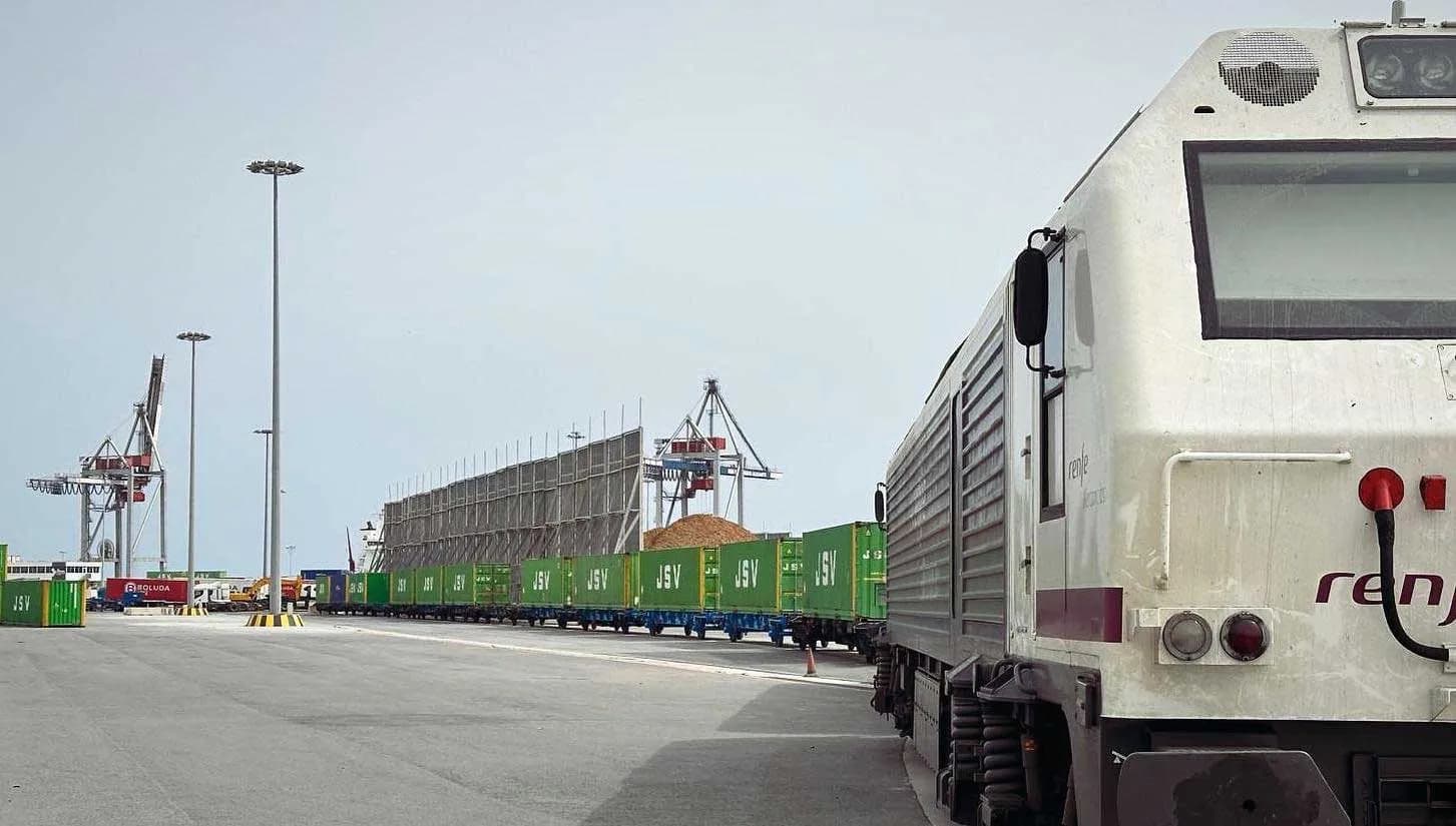 Avanza el tráfico ferroviario en el Puerto de Alicante con la llegada de nuevos trenes de mercancías
