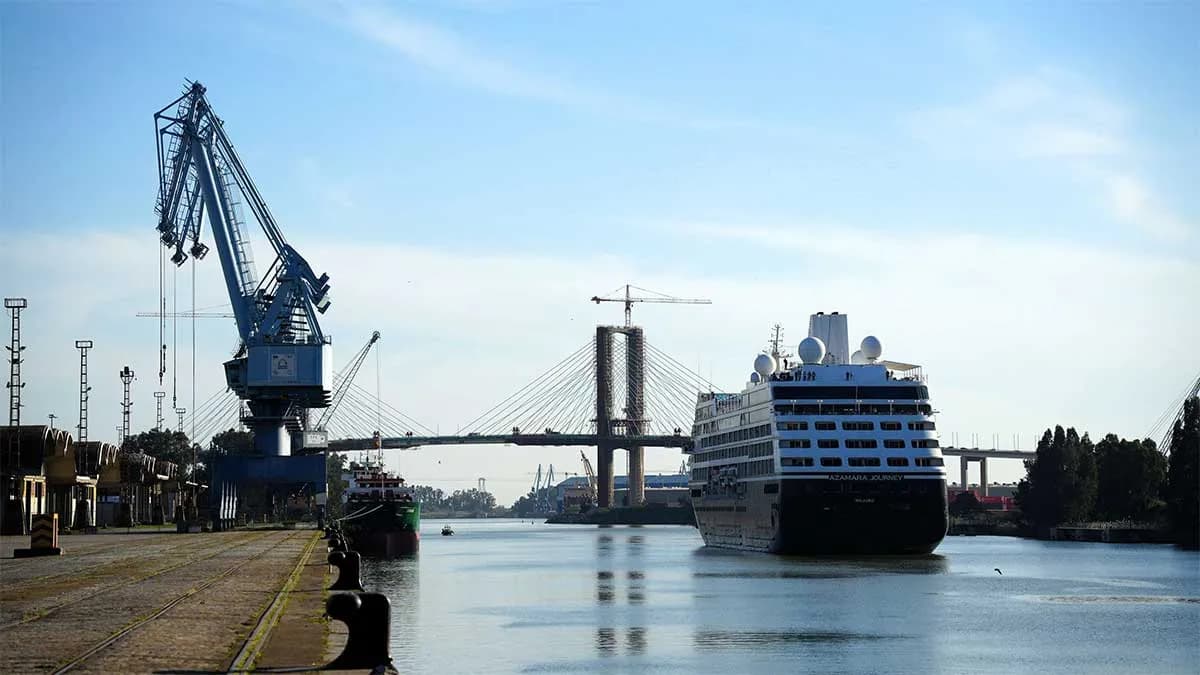 El Puerto de Sevilla abre la temporada de cruceros con la llegada del Azamara Journey y la gestión de Global Ports Holding