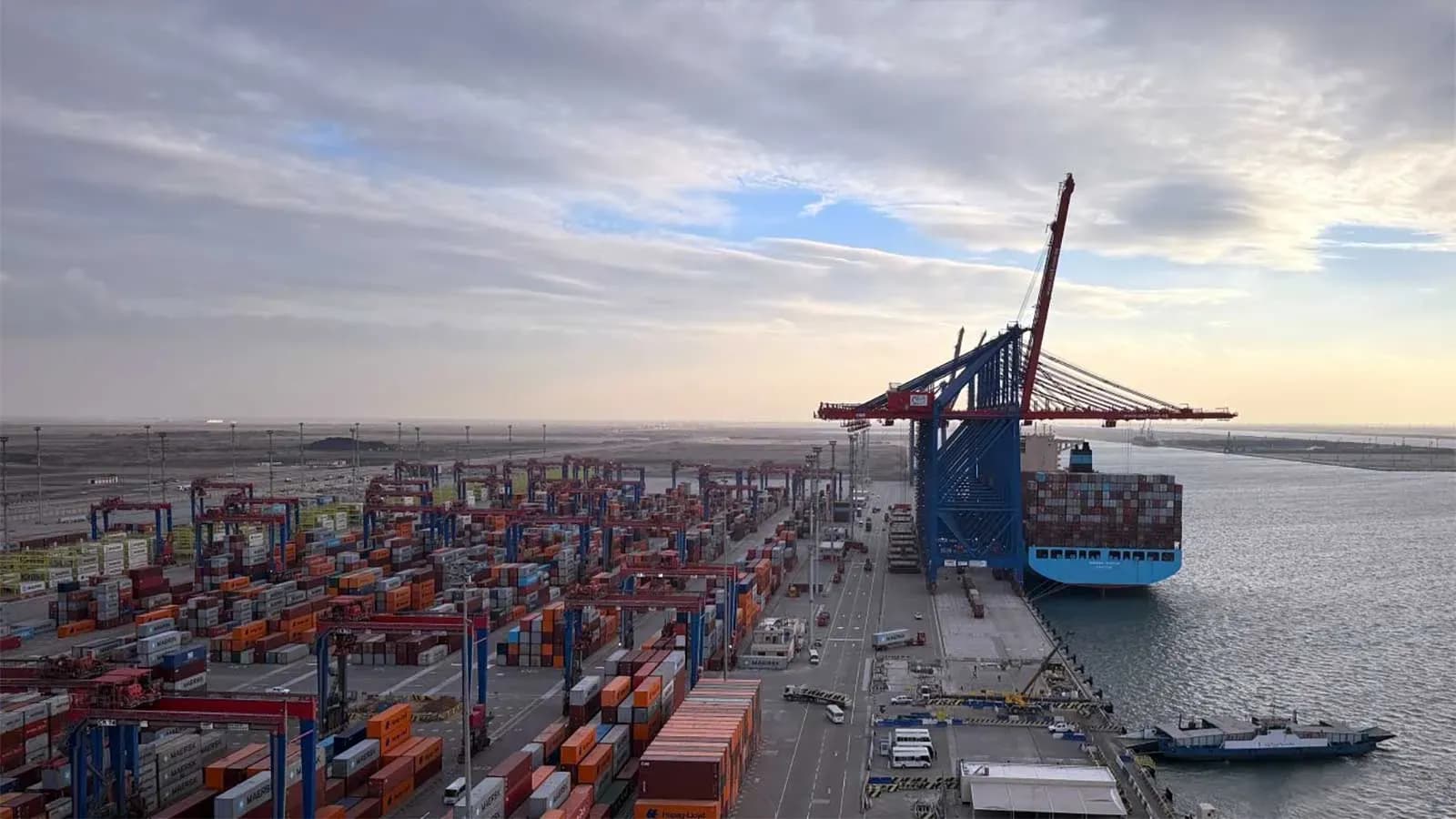 APM Terminals signs a 100% renewable energy agreement for its terminal at the Suez Canal