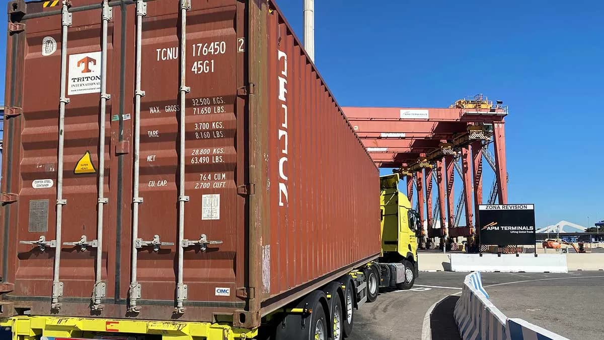 APM Terminals Valencia implanta un procedimiento de autorregistro de daños en contenedores