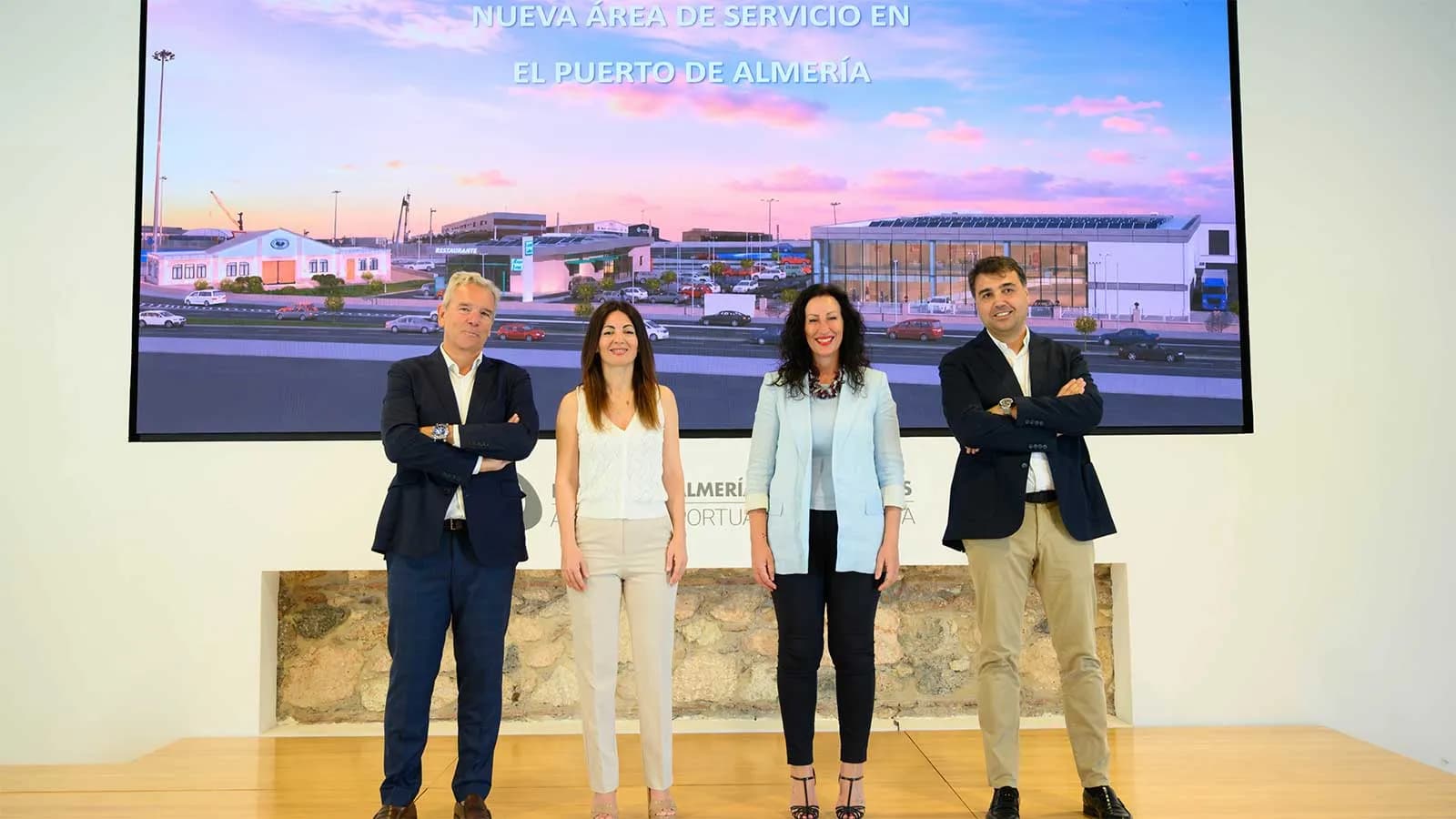 El Puerto de Almería proyecta un área de servicio con supermercado, restaurante y 156 plazas de aparcamiento