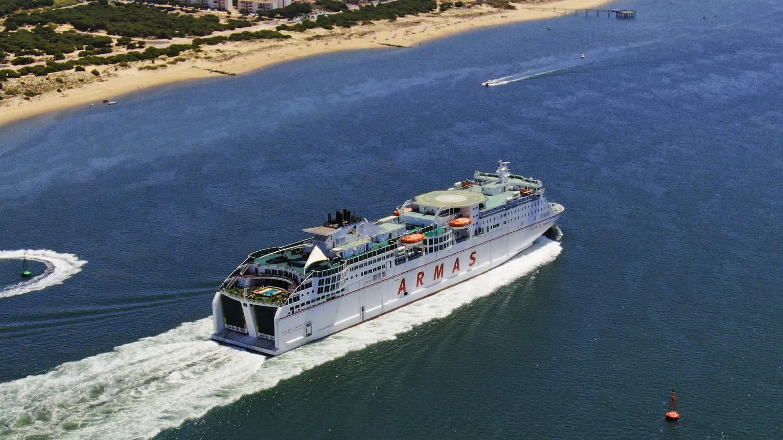 Naviera Armas retoma la línea Huelva-Canarias con el ferry Volcán de Tinamar