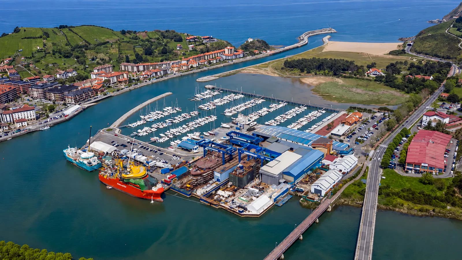 El astillero vasco Balenciaga retoma la construcción naval con la colocación de su primera quilla bajo control de SAFEEN Drydocks