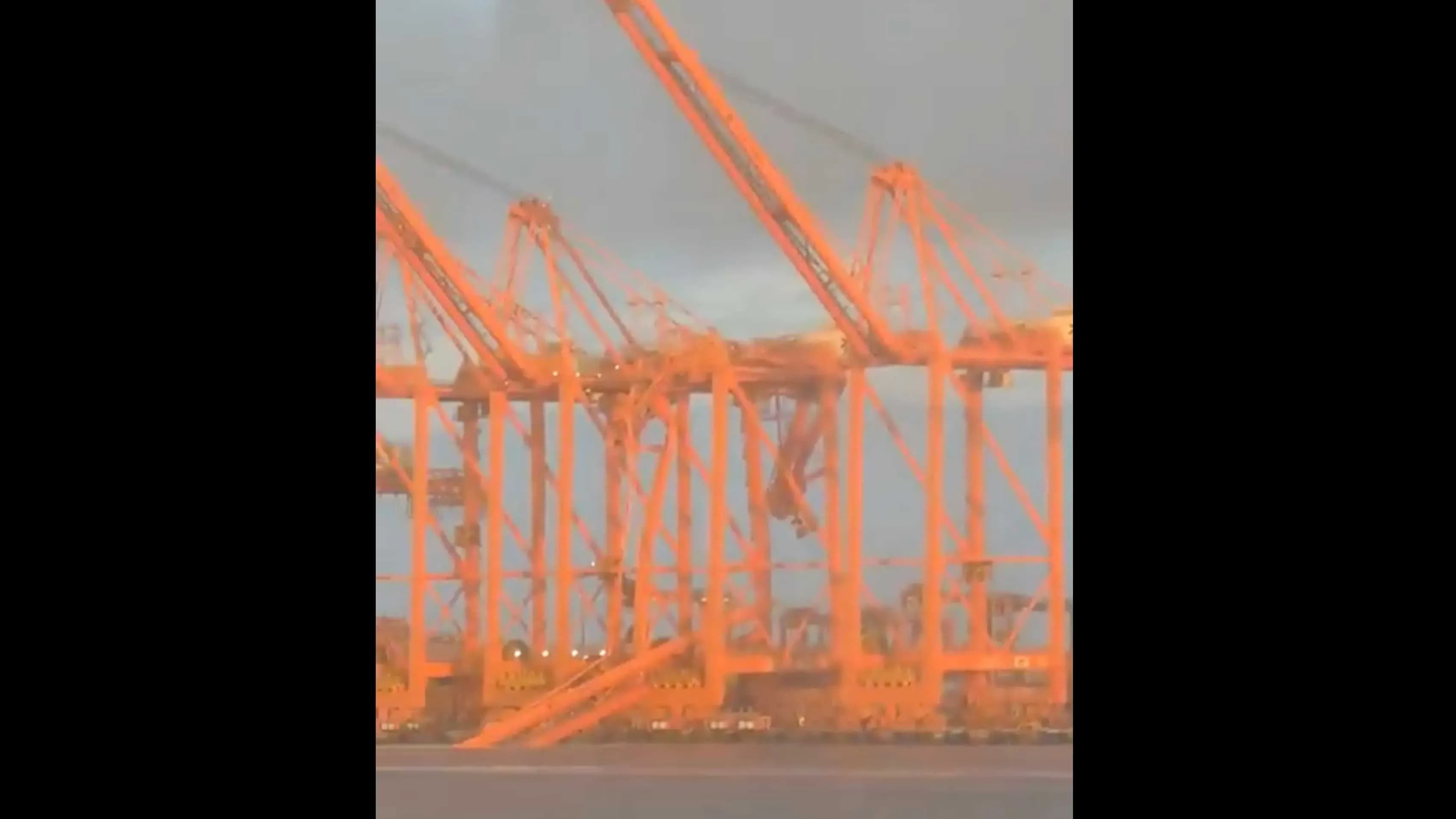 El Puerto de Salalah en Omán suspende operaciones tras un ataque con drones que dañó una grúa e hirió a un trabajador