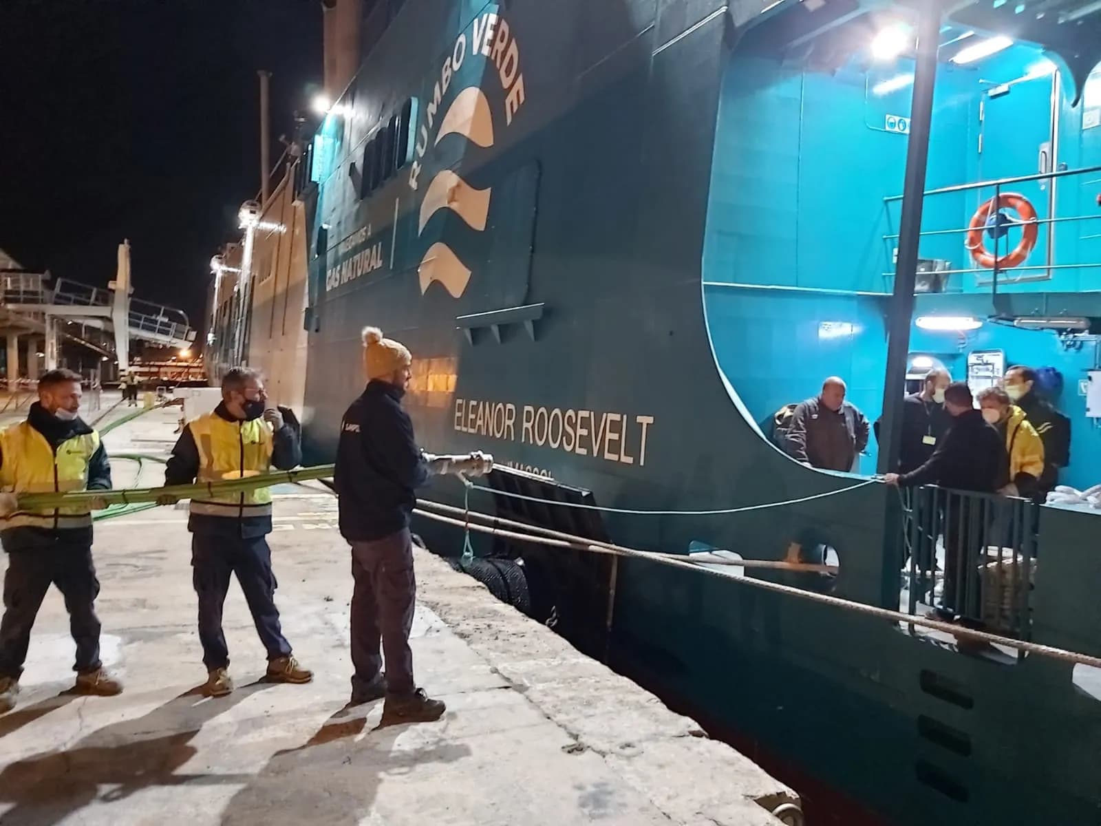 La Autoridad Portuaria de Baleares impulsa la conexión eléctrica a tierra para buques en cuatro puertos
