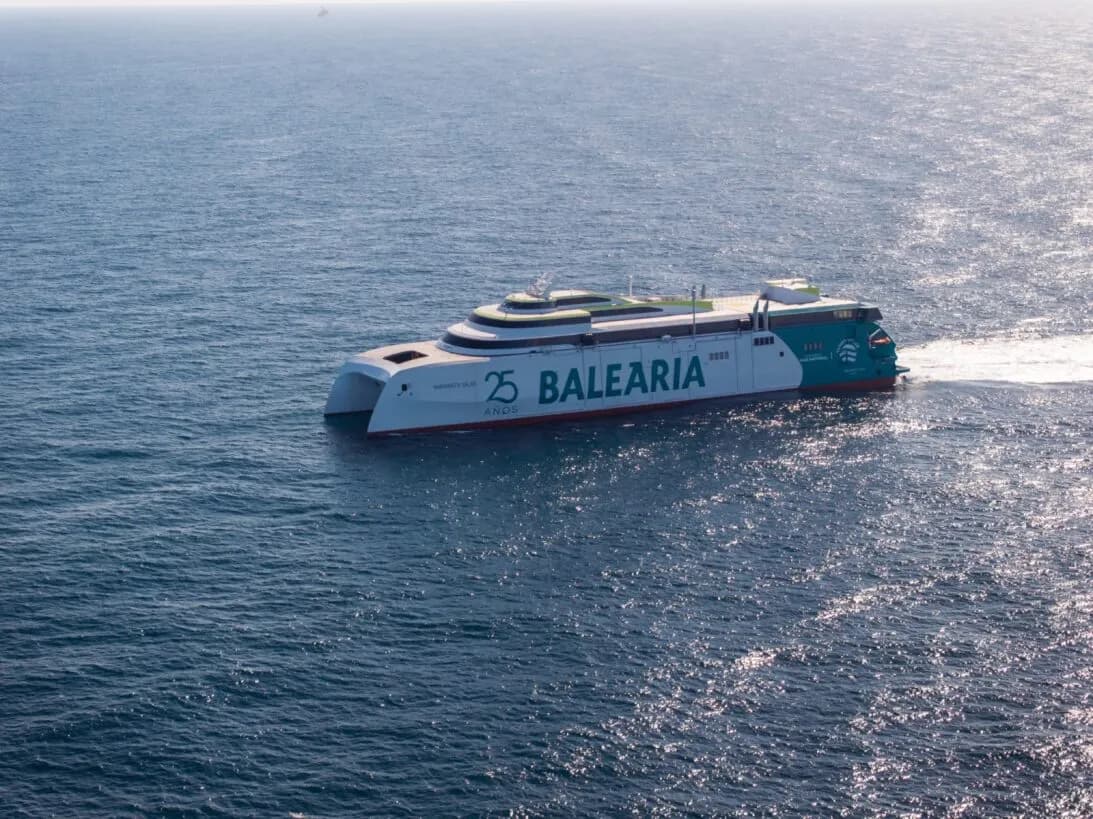 El fast ferry Margarita Salas de Balearia realiza sus primeras pruebas de navegación