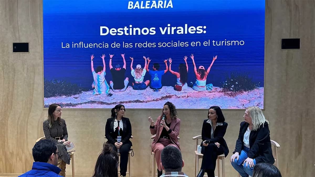Baleària potencia el turismo a través de las redes sociales en Fitur