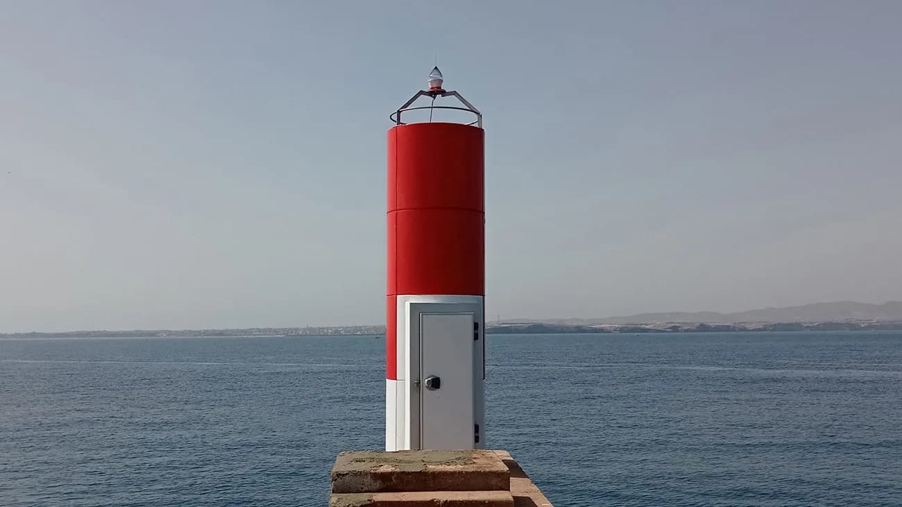 El Puerto de Melilla renueva su balizamiento marítimo