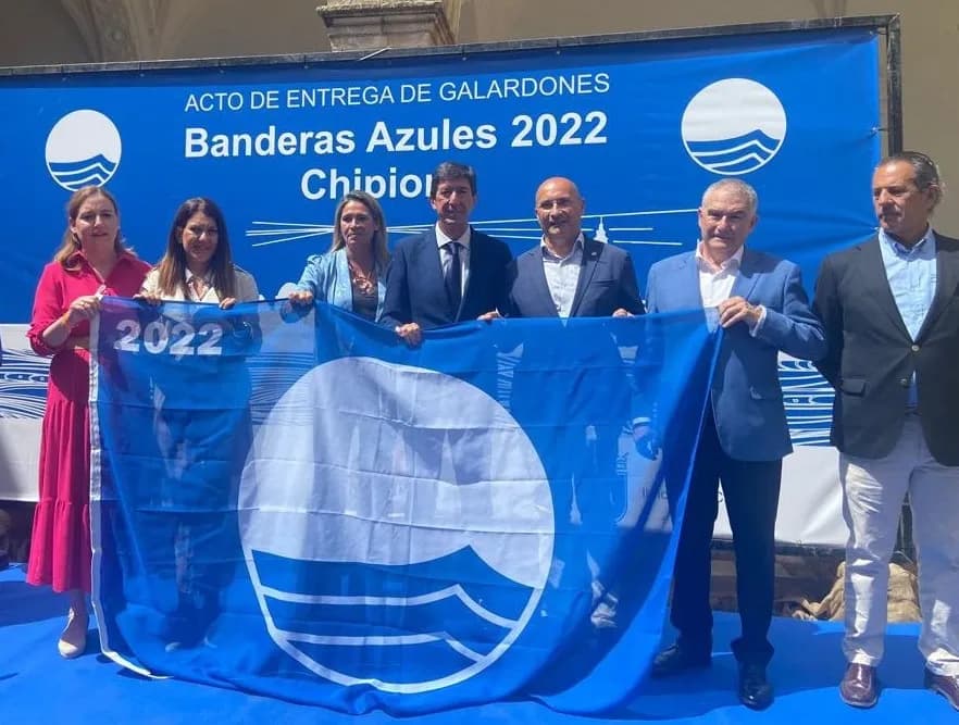 Algeciras recoge la Bandera Azul para la playa de Getares