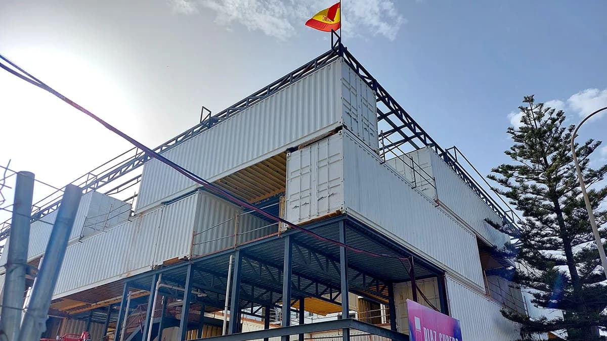 El edificio de «Incubazul» alcanza su altura máxima