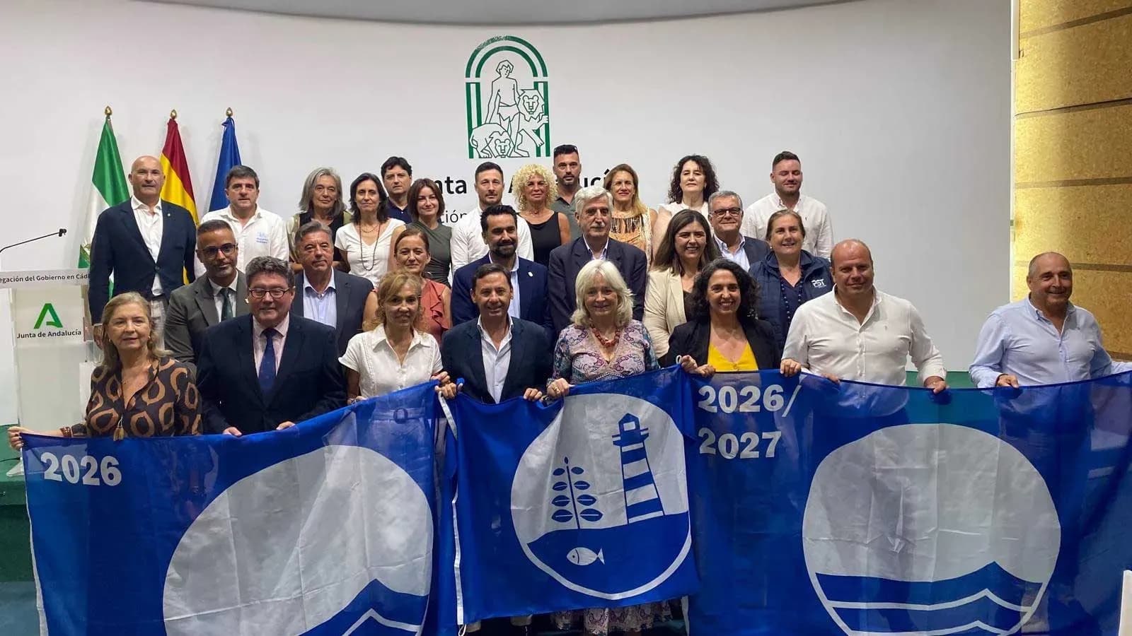La Junta de Andalucía entrega 48 distintivos azules a playas, puertos deportivos de la provincia de Cádiz