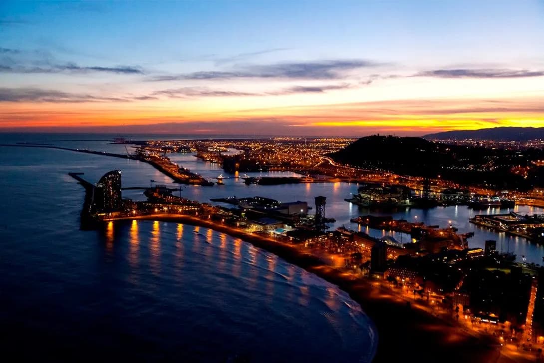 El tráfico total del Puerto de Barcelona ha crecido un 11% en julio