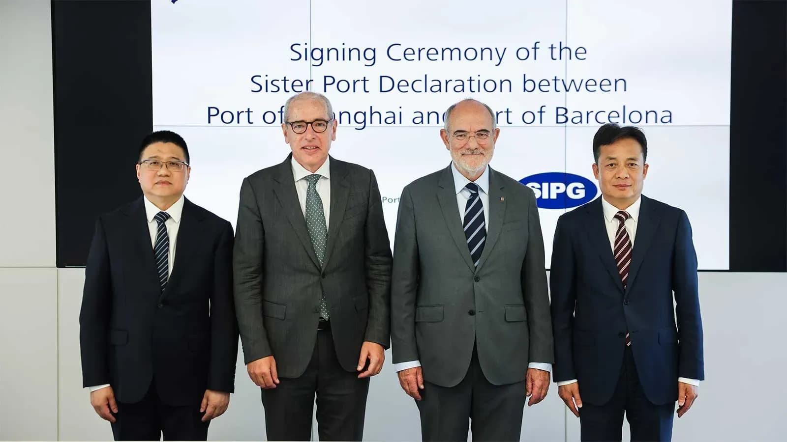 Los puertos de Barcelona y Shanghái firman un acuerdo estratégico de cooperación