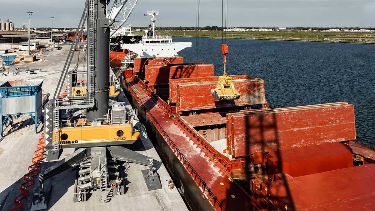 Bergé adquiere una nueva grúa Liebherr para mejorar su eficiencia y sostenibilidad portuaria