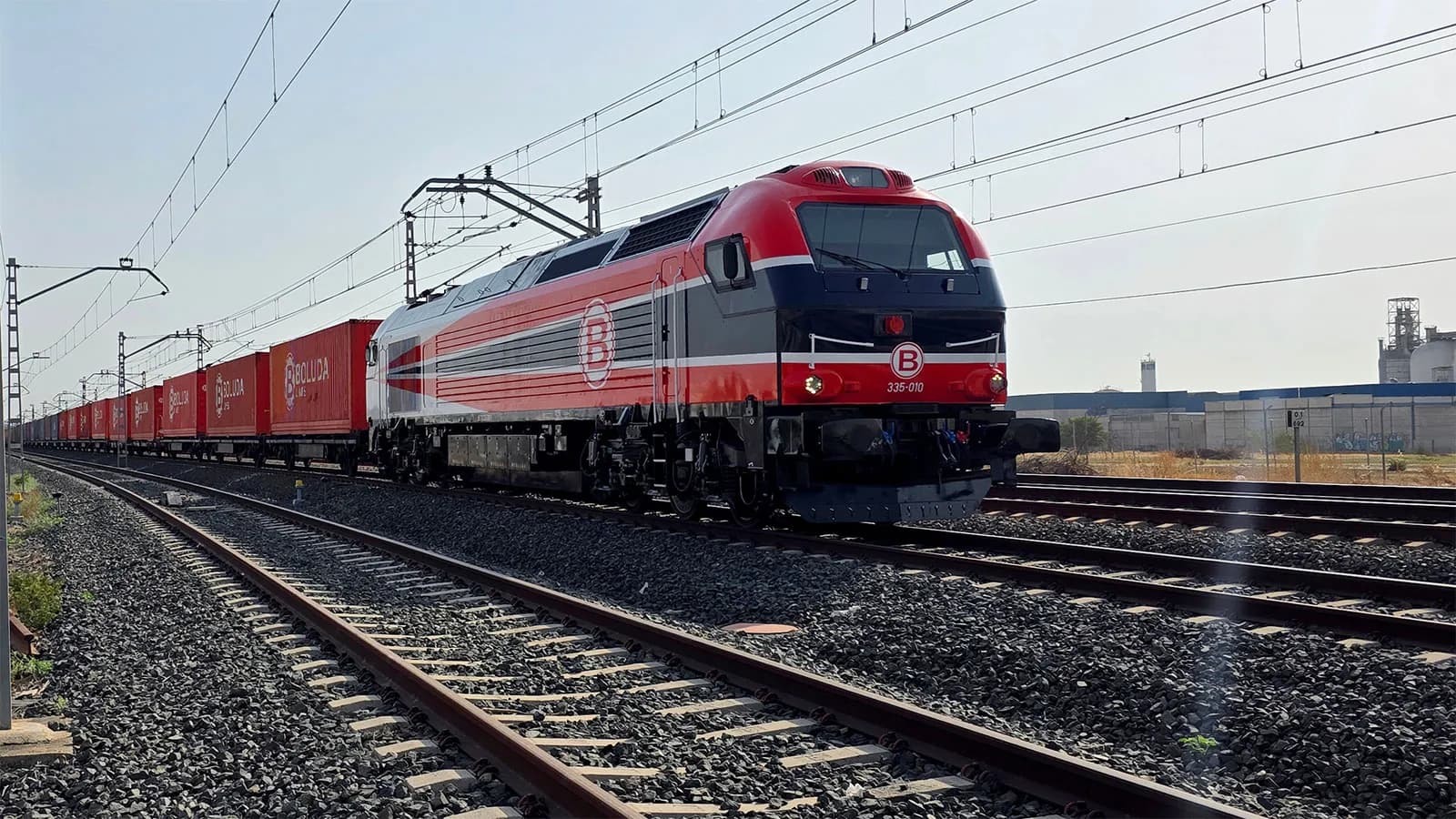 Boluda Shipping aplica su nueva imagen corporativa a sus locomotoras tras integrar el negocio ferroviario de Transfesa