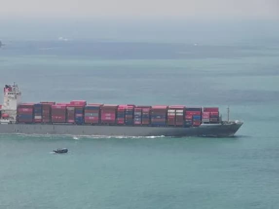 El «Brooklyn Bridge» de ONE realiza escala en Algeciras tras solucionar problemas técnicos