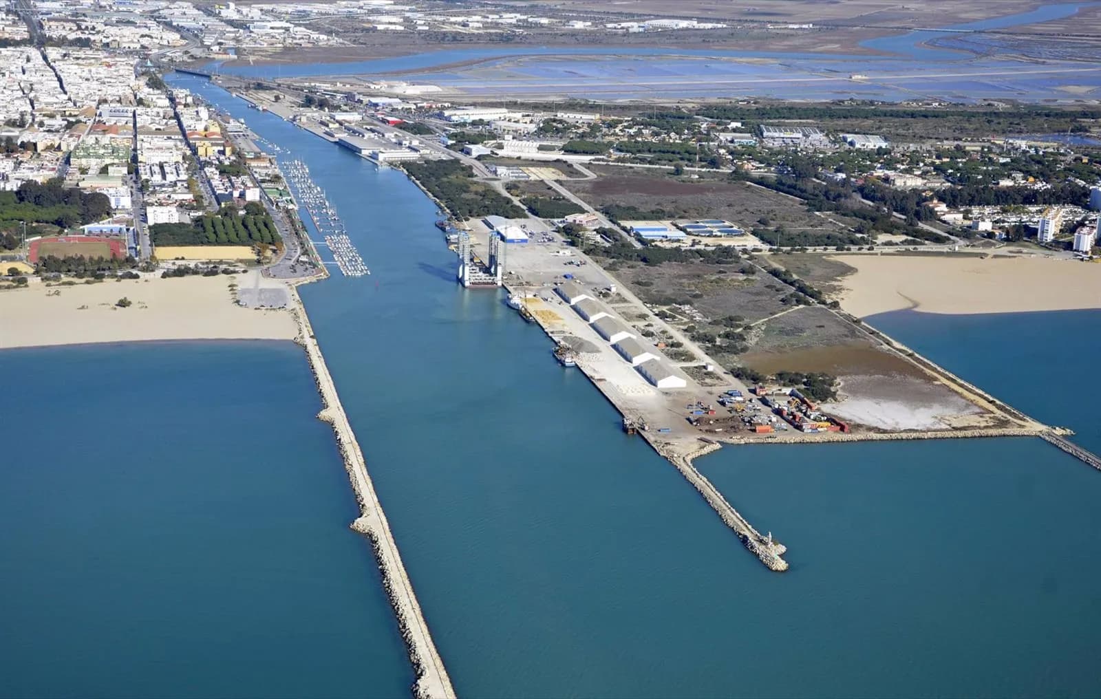 La Autoridad Portuaria de Cádiz otorga concesión para la mayor planta de acuicultura de «pez limón» del mundo