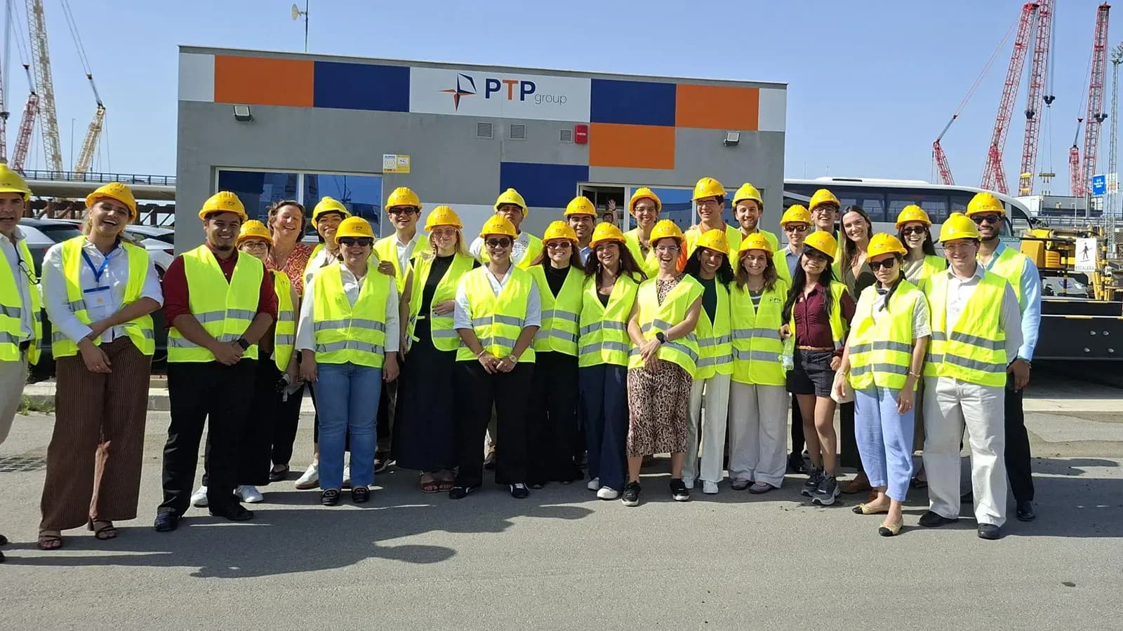 El Puerto de la Bahía de Cádiz recibe la visita de los Jóvenes Líderes Iberoamericanos de la Fundación Carolina