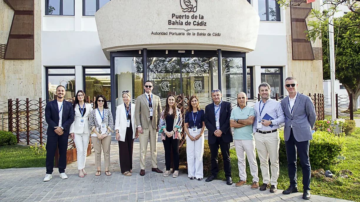 Una delegación portuaria y logística de cuatro países europeos visita el Puerto de Cádiz en el marco de una misión inversa de Andalucía Trade