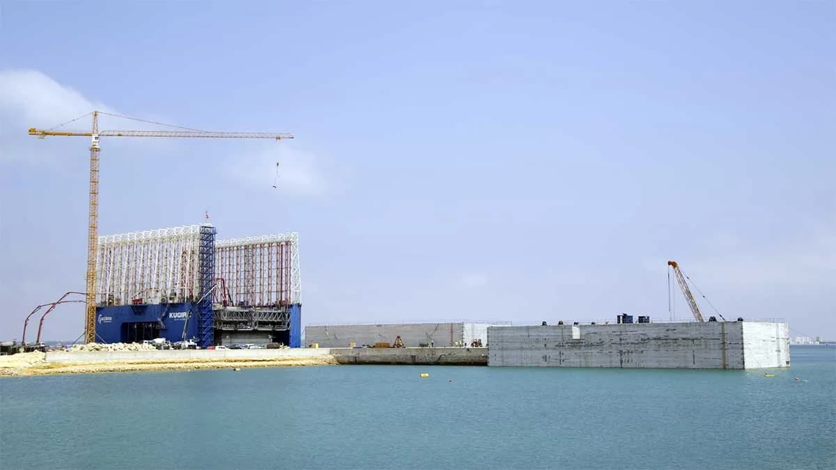Instalado el primer cajón en la ampliación de la Nueva Terminal de Contenedores del Puerto de Cádiz