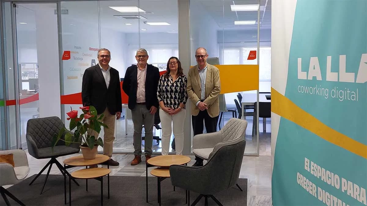 Representantes del Vicerrectorado del Campus Bahía de Algeciras visitan Coworking Digital «La Llave»