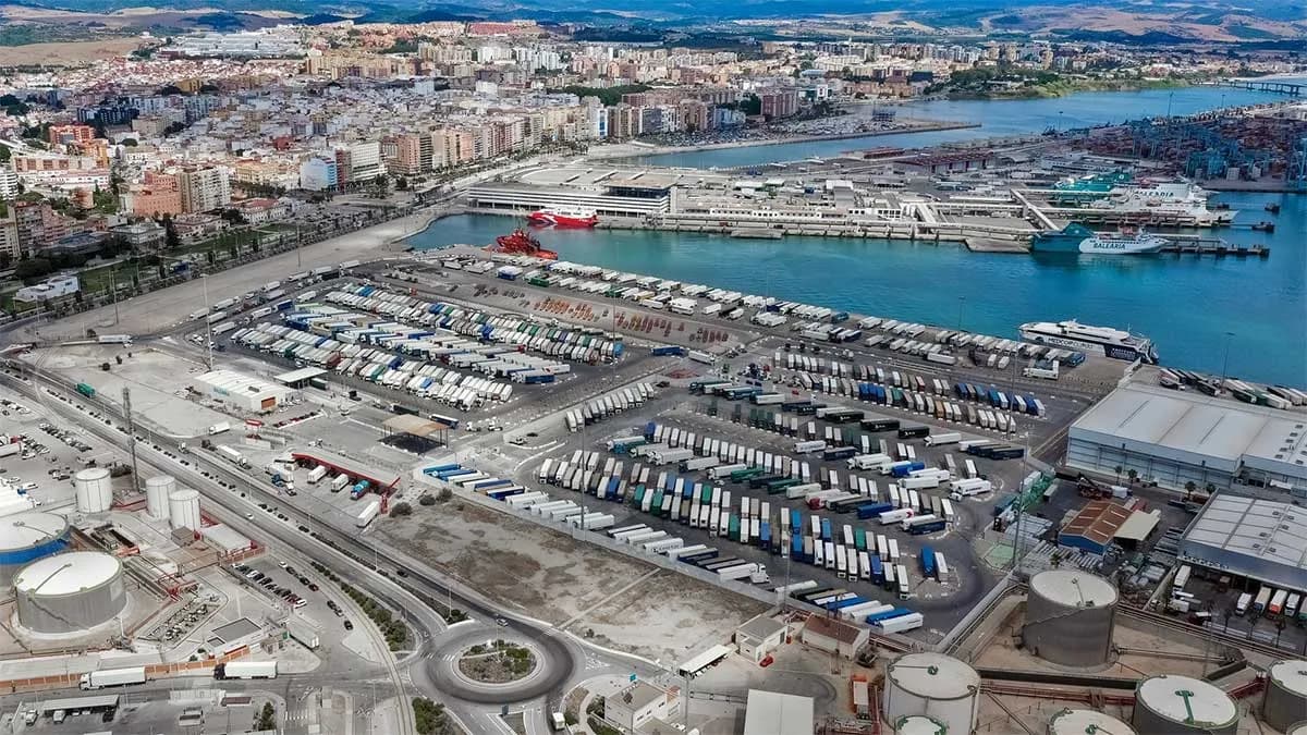 La APBA advierte de la saturación de camiones en el puerto de Algeciras y sugiere limitar el tráfico interno este lunes