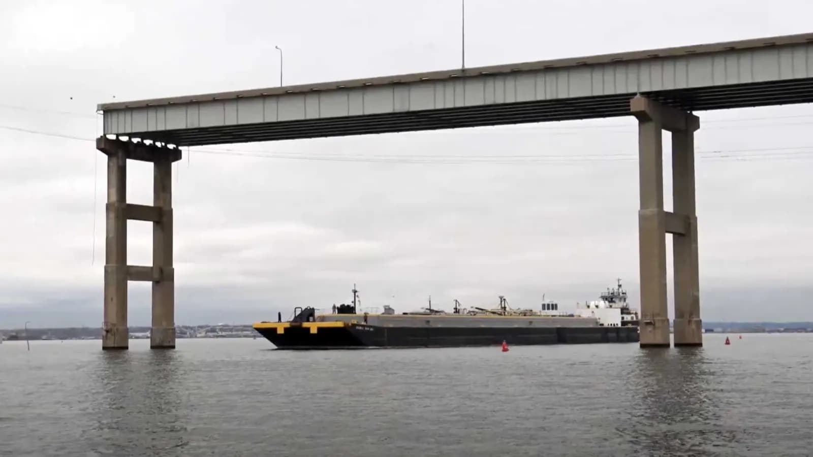 Apertura de un canal temporal en Baltimore tras colapso del puente