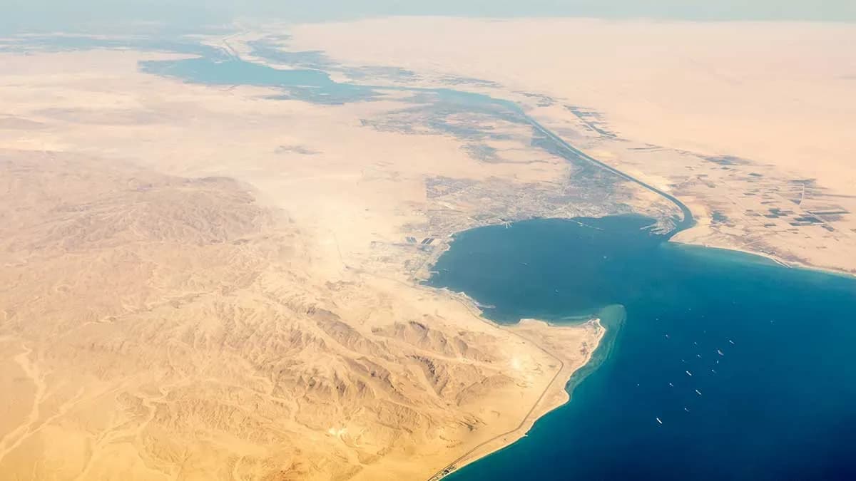 Las grandes navieras desvían sus buques tras los ataques de EE.UU e Israel contra Irán y se desvanecen las esperanzas de regreso al mar Rojo