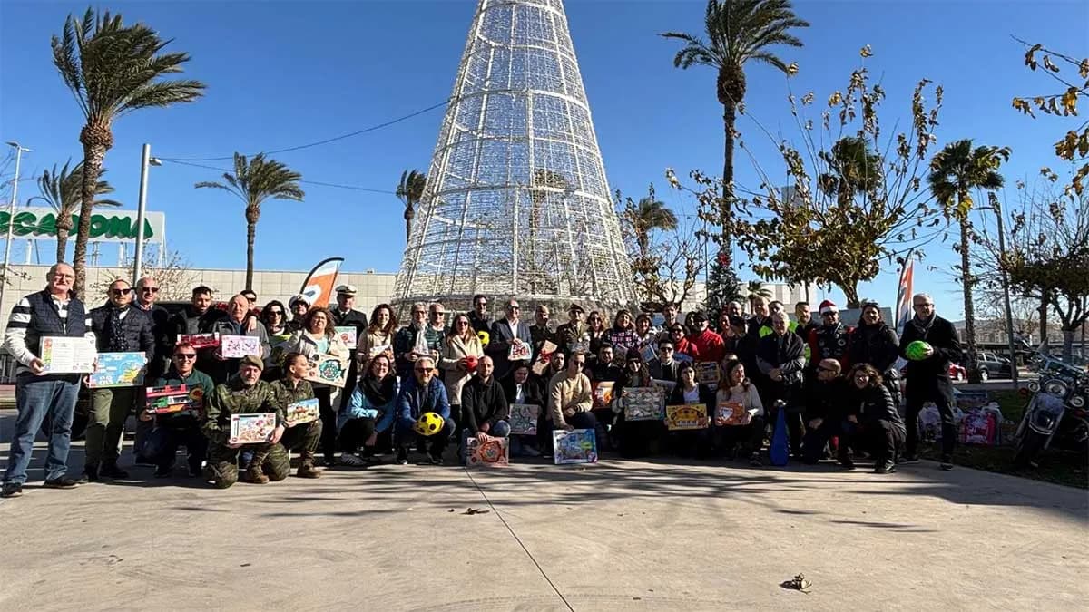 La Autoridad Portuaria de Cartagena entrega juguetes al Ayuntamiento en su campaña solidaria