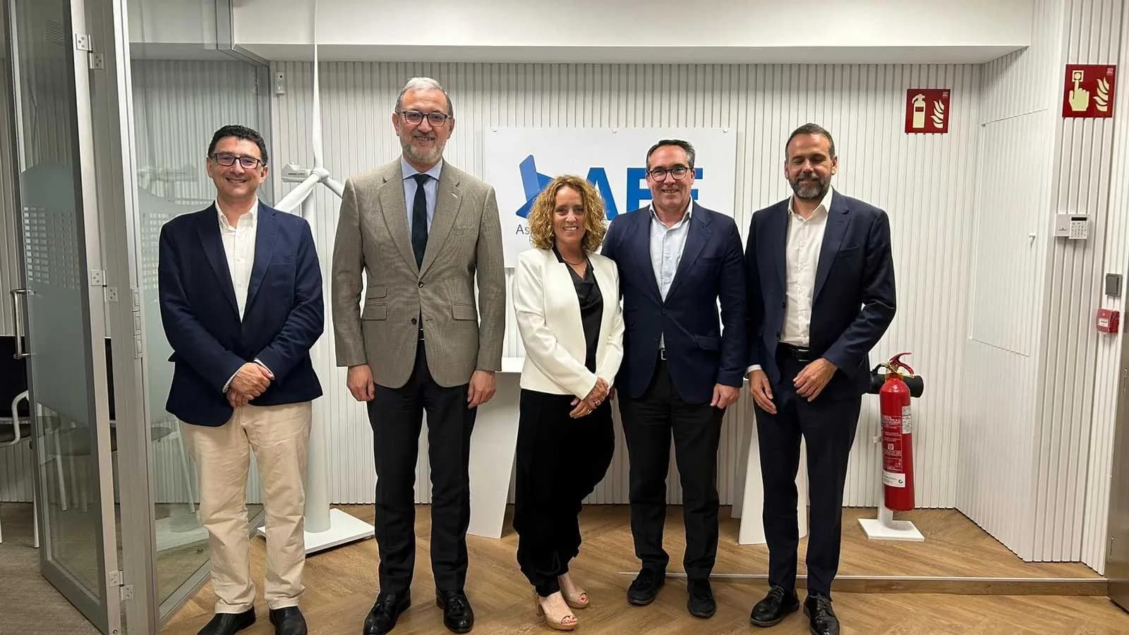 La Asociación Empresarial Eólica apoya la creación de un hub eólico marino en el puerto de Castellón