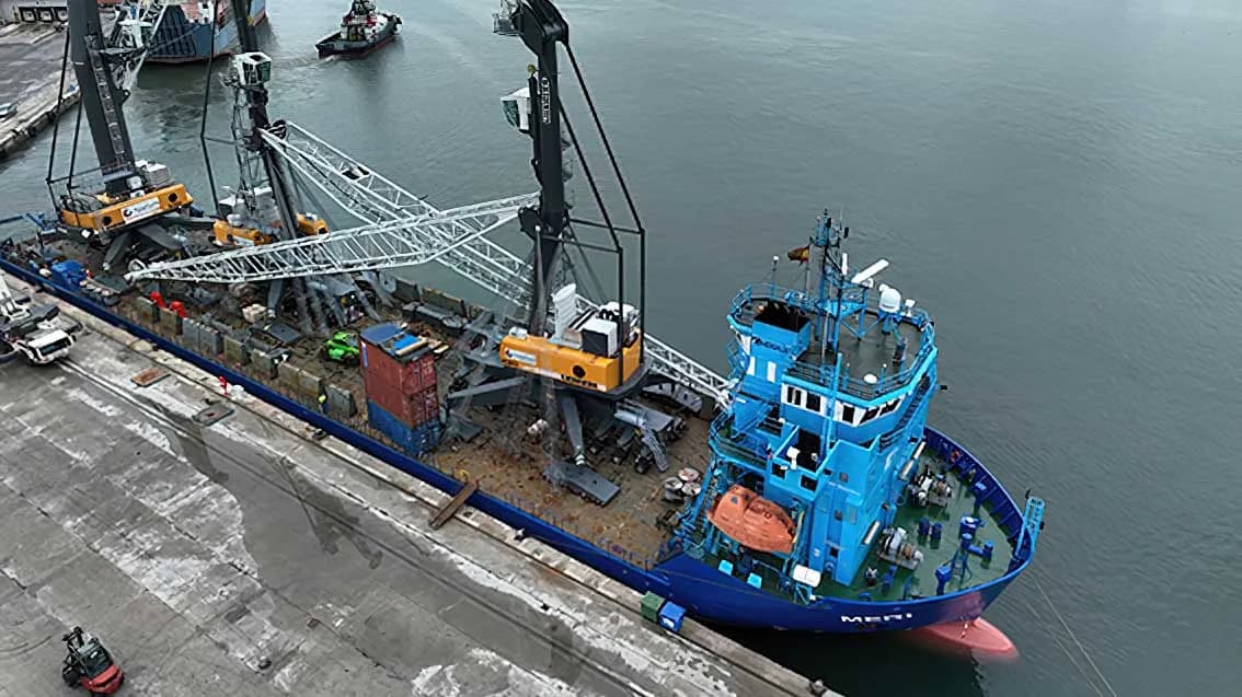 Noatum pone en servicio un lote de cuatro nuevas grúas en sus terminales portuarias