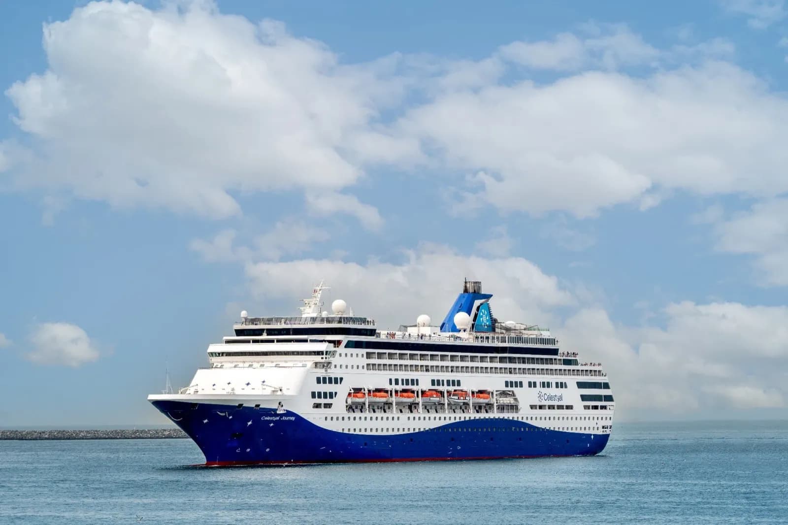 Celestyal celebra su décimo aniversario con promociones en sus cruceros hasta 2027