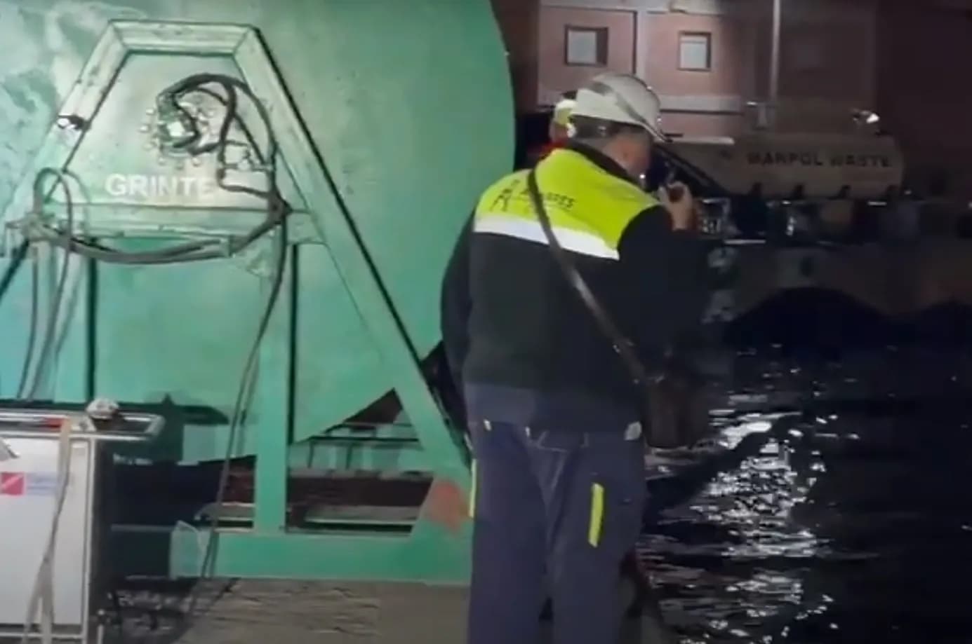 Controlado un vertido de combustible en el puerto de Ceuta