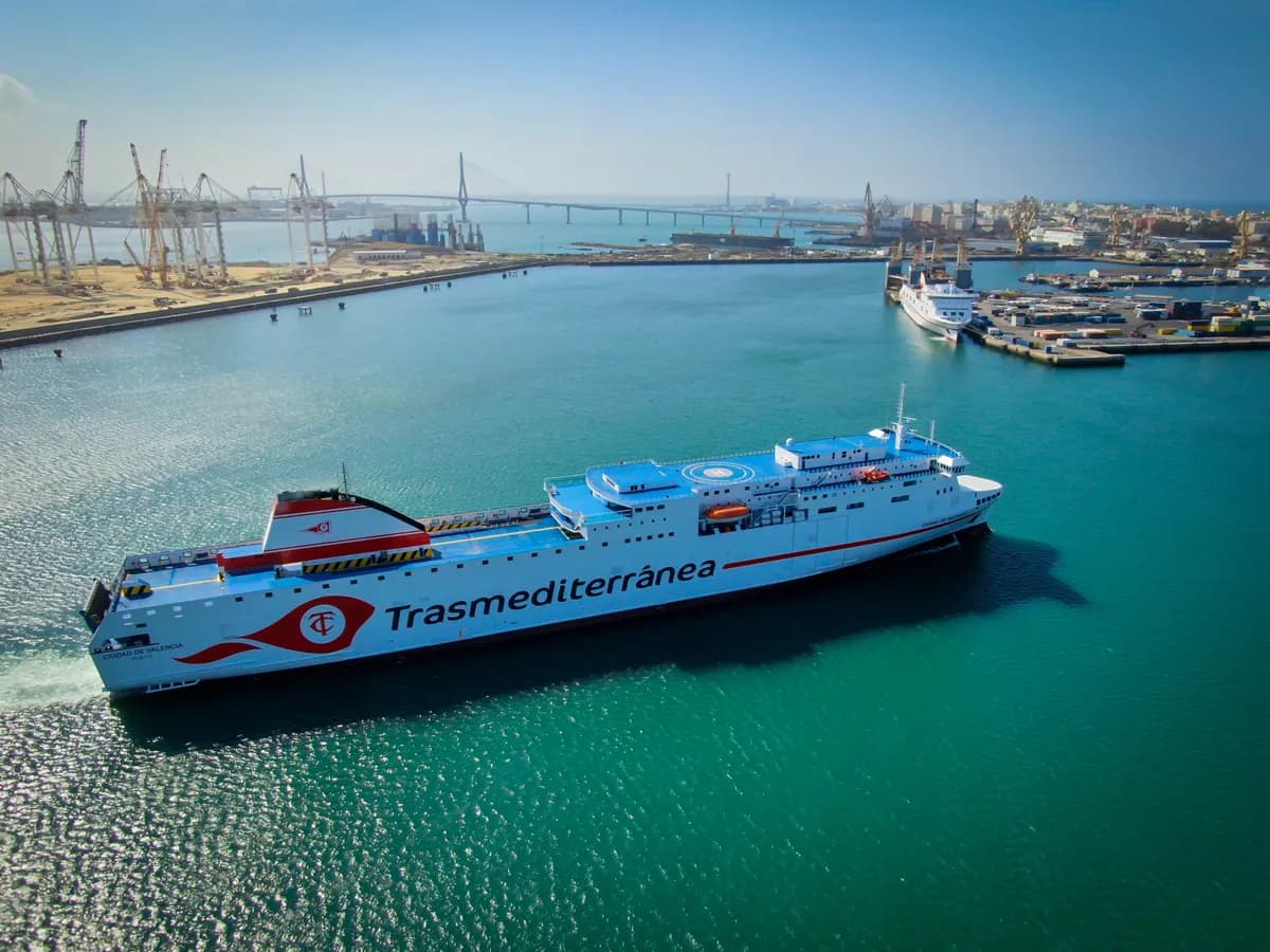 El ferry “Ciudad de Valencia” cumple su segundo aniversario en la línea Cádiz-Canarias