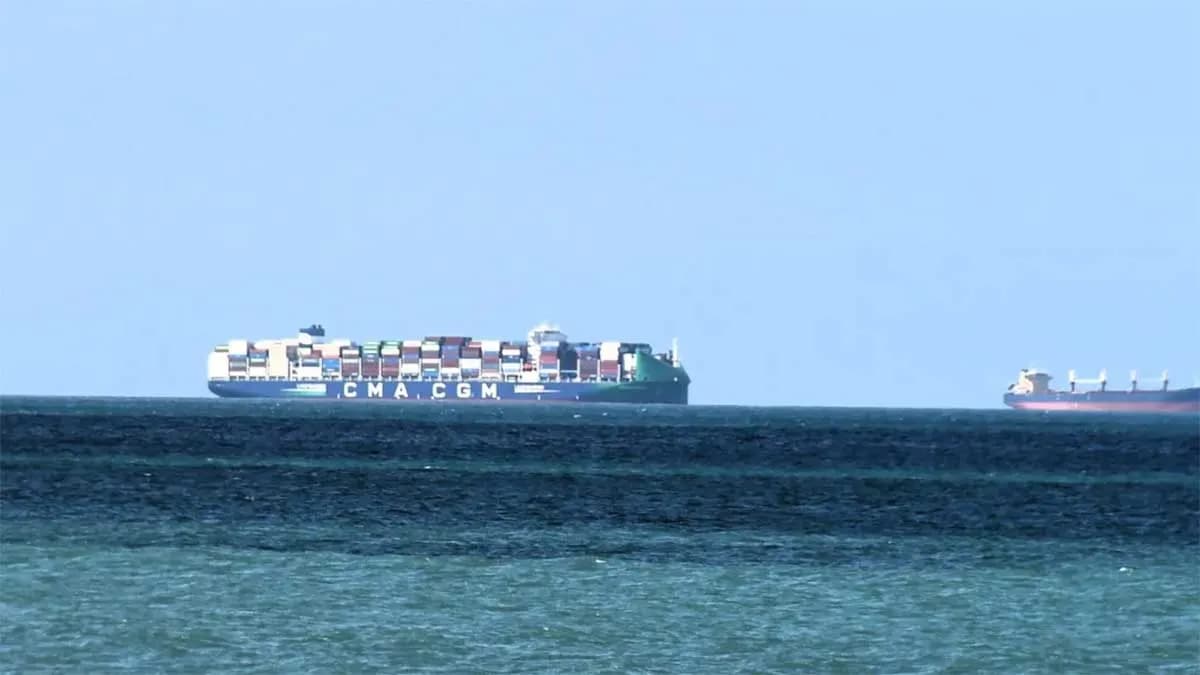 El «CMA CGM Belem» pierde 99 contenedores en una tormenta frente a la costa de Sudáfrica