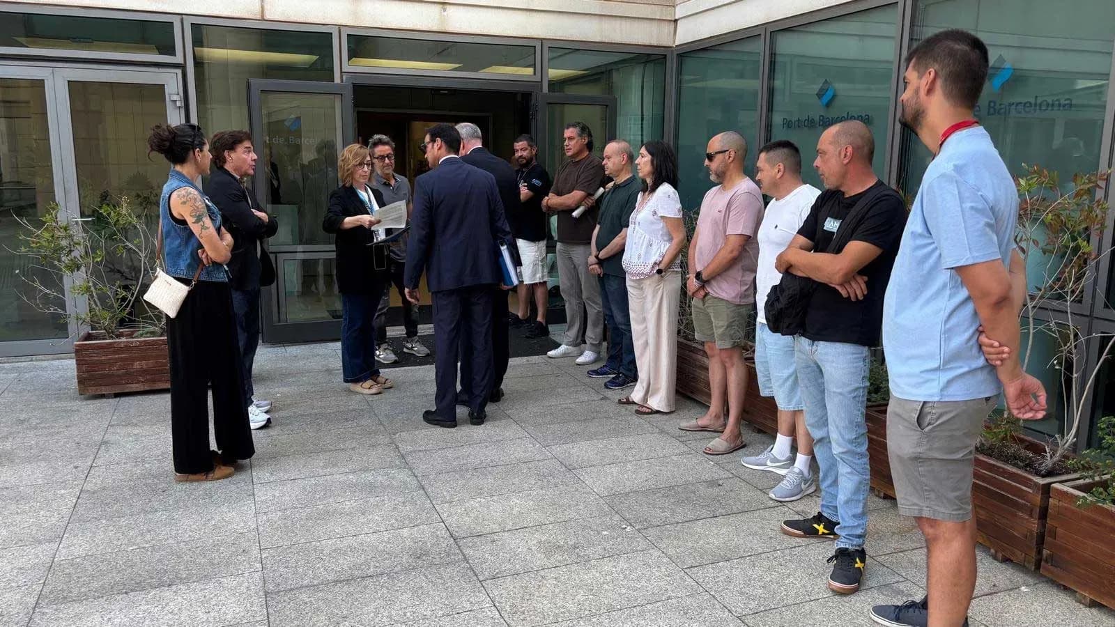 El Comité de Empresa de la Autoridad Portuaria de Barcelona denuncia el riesgo de recortes salariales para más de 400 trabajadores