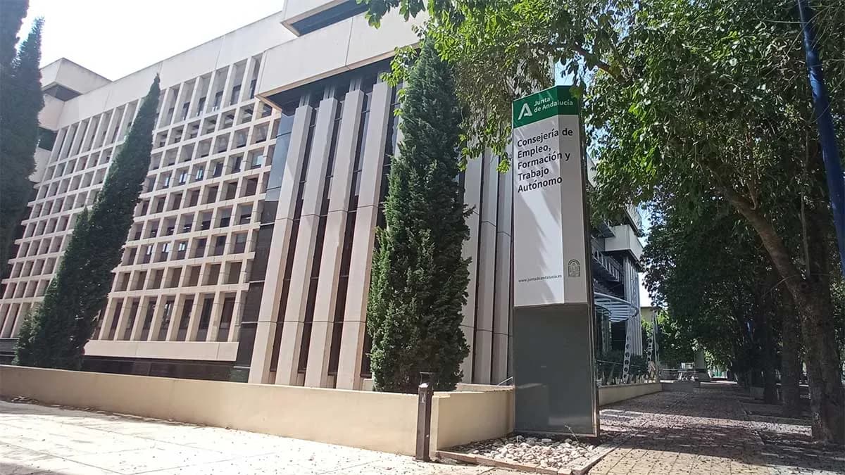 Continúan las conversaciones de Acerinox en medio de tensiones sindicales y búsqueda de acuerdos laborales