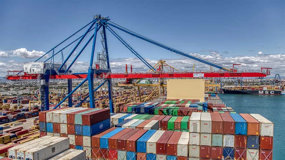 El Puerto de Valencia incrementa un 14% el tráfico de contenedores durante el primer semestre