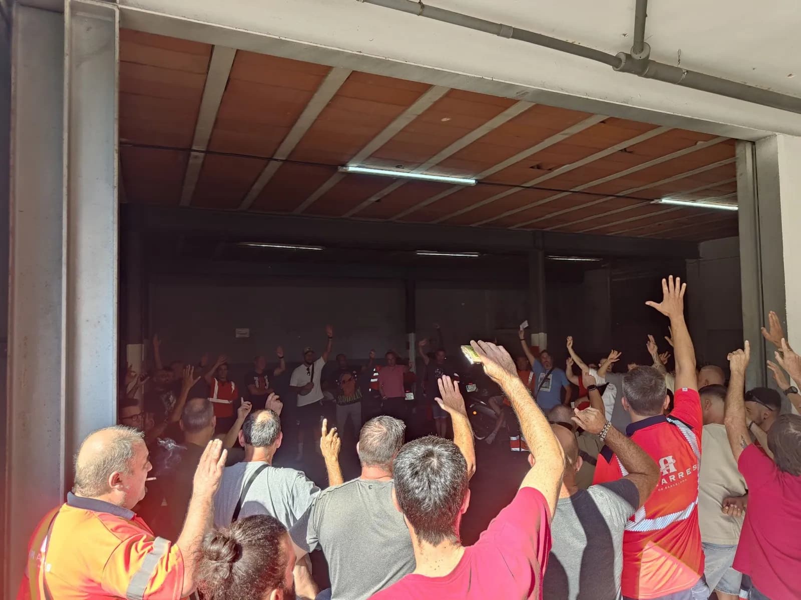 Trabajadores de amarres del puerto de Barcelona lanzan un preaviso de huelga ante el estancamiento de las negociaciones